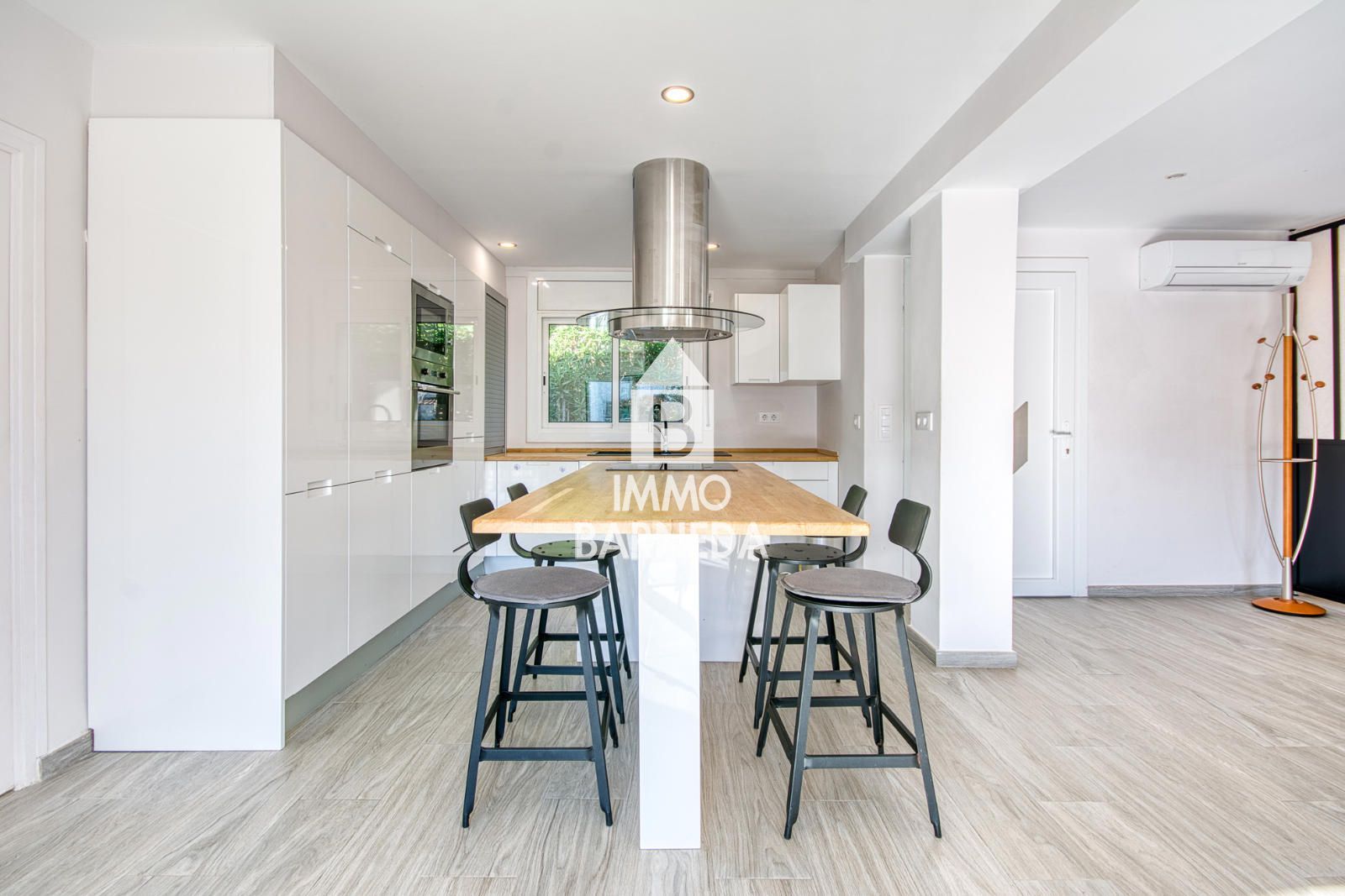 Villa Reformada con piscina privada y licencia turística a 200 metros de la playa de Empuriabrava