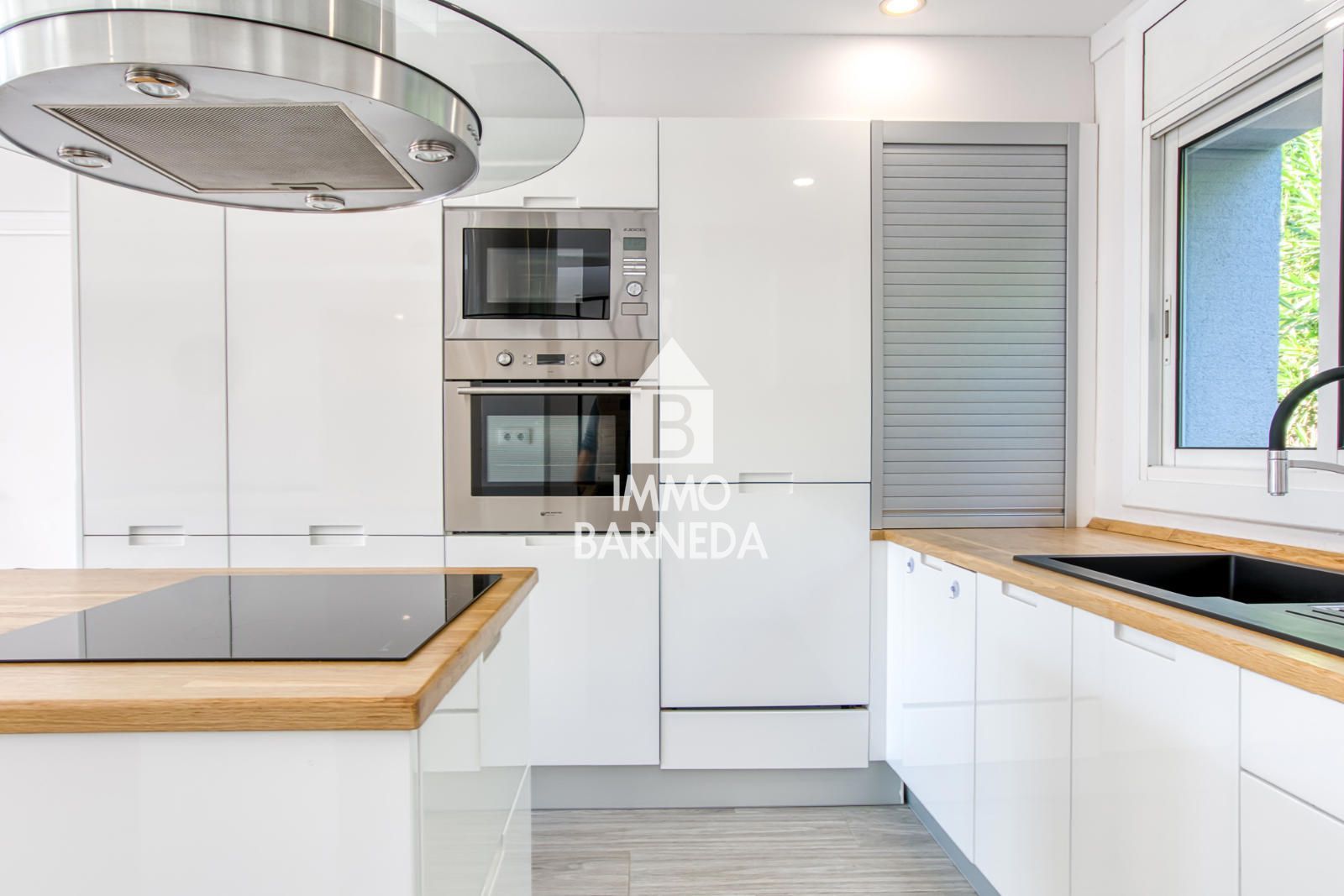 Villa Reformada con piscina privada y licencia turística a 200 metros de la playa de Empuriabrava