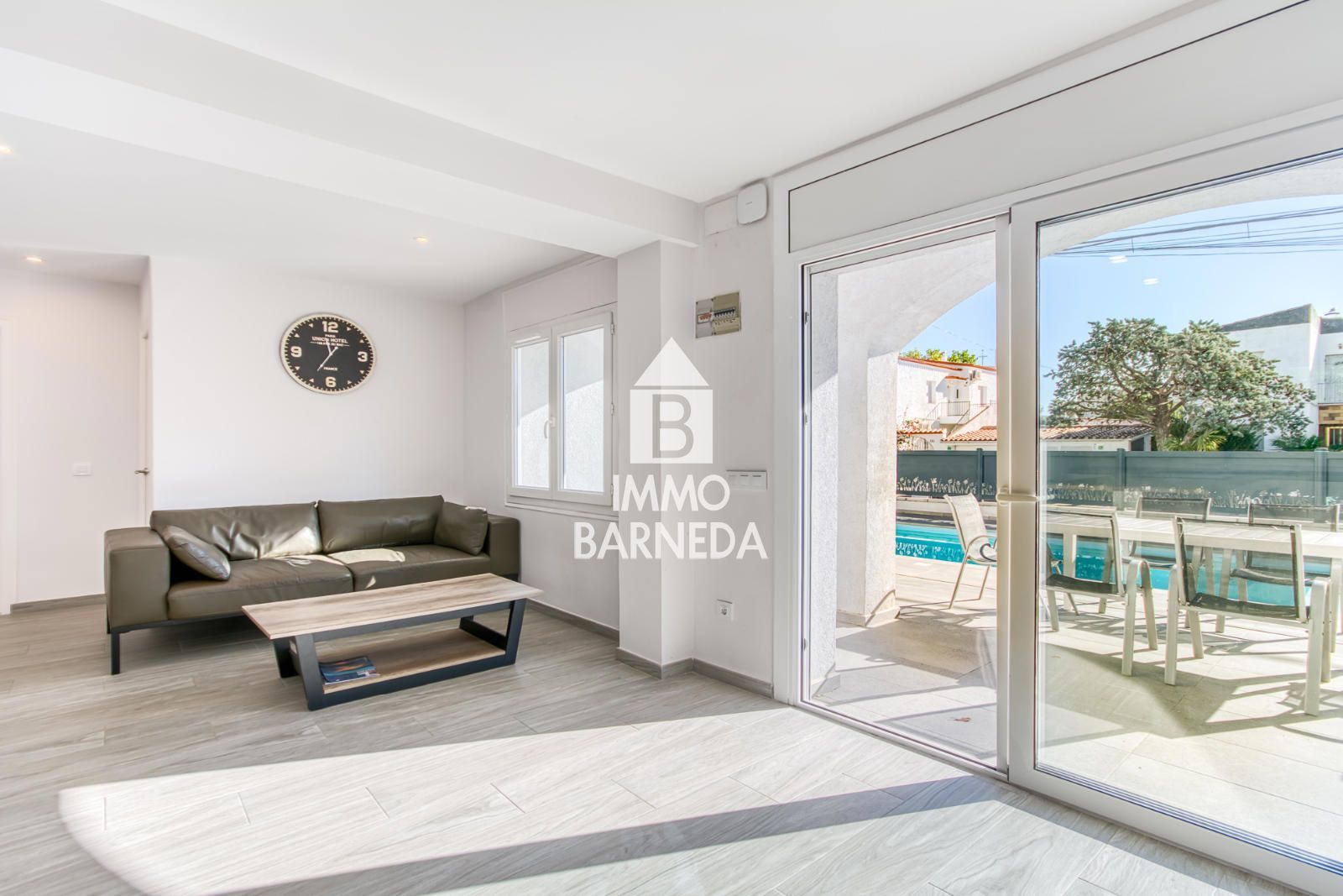 Villa Reformada con piscina privada y licencia turística a 200 metros de la playa de Empuriabrava
