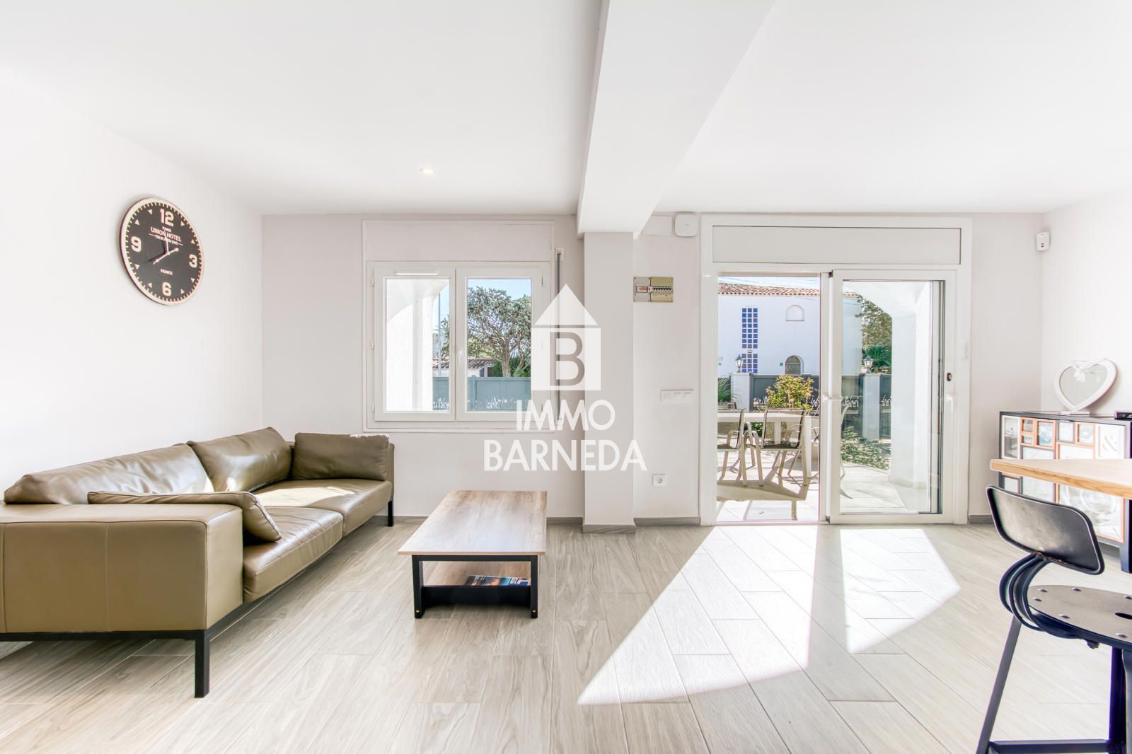 Villa Reformada con piscina privada y licencia turística a 200 metros de la playa de Empuriabrava