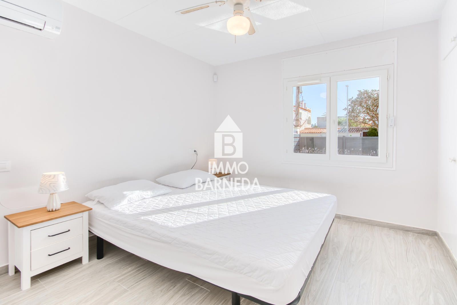 Villa Reformada con piscina privada y licencia turística a 200 metros de la playa de Empuriabrava