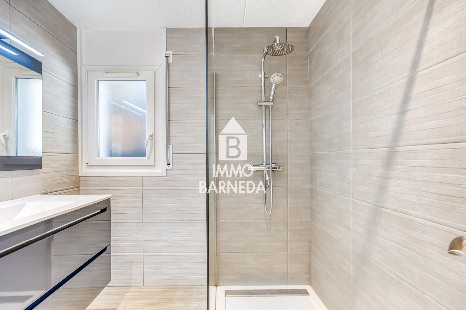 Villa Reformada con piscina privada y licencia turística a 200 metros de la playa de Empuriabrava