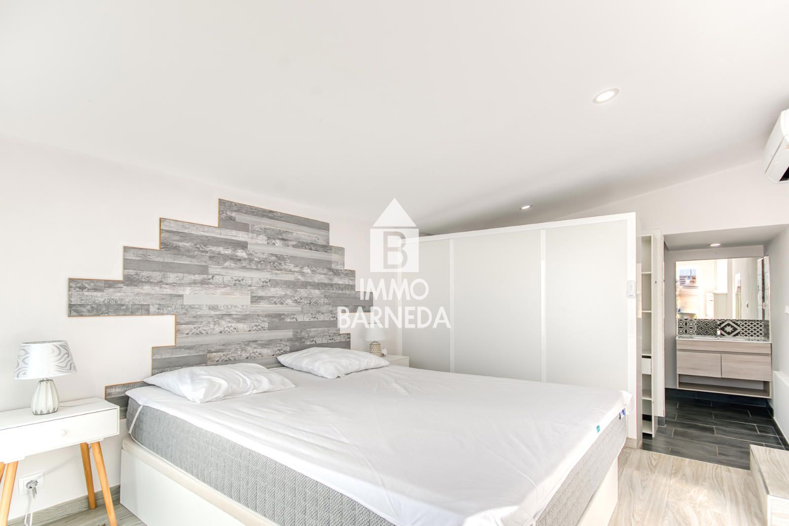 Villa Reformada con piscina privada y licencia turística a 200 metros de la playa de Empuriabrava