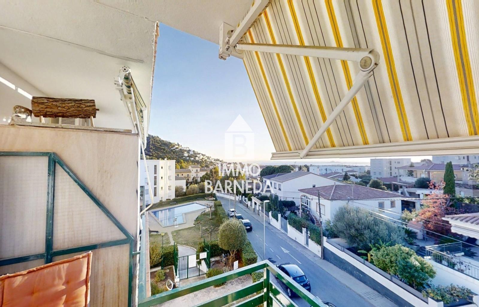 Bright apartment in a residential area with a communal pool