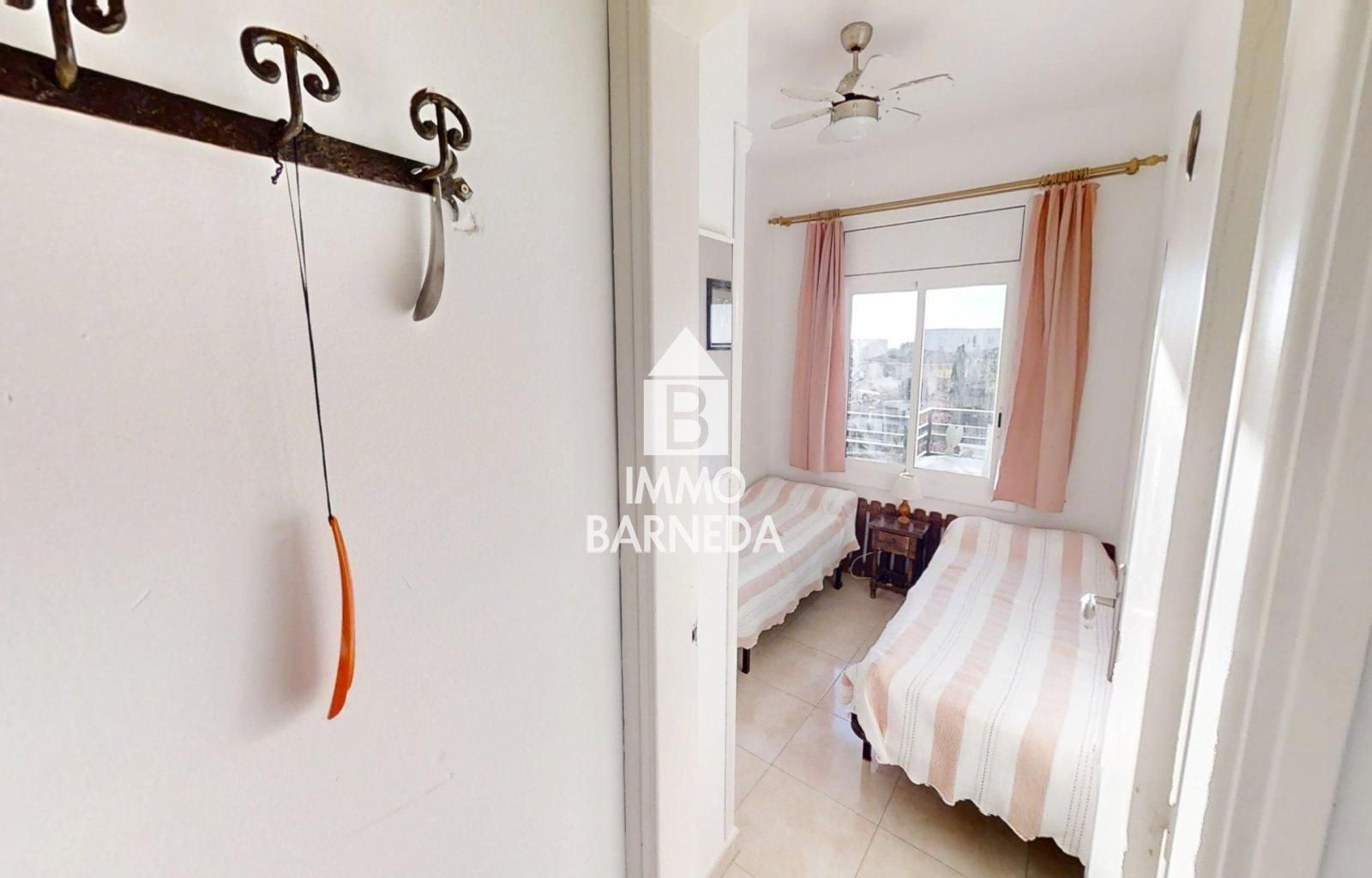 Bright apartment in a residential area with a communal pool