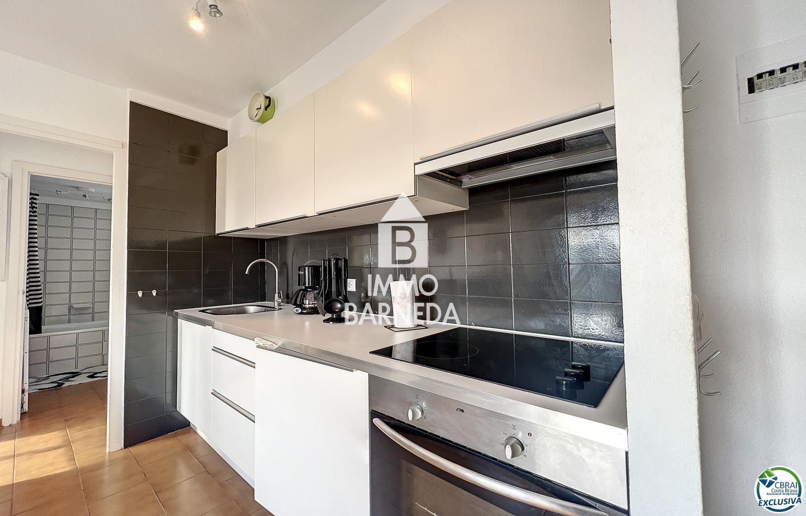 Encantador apartamento con licencia turística en Empuriabrava - sector Poblat Típic.