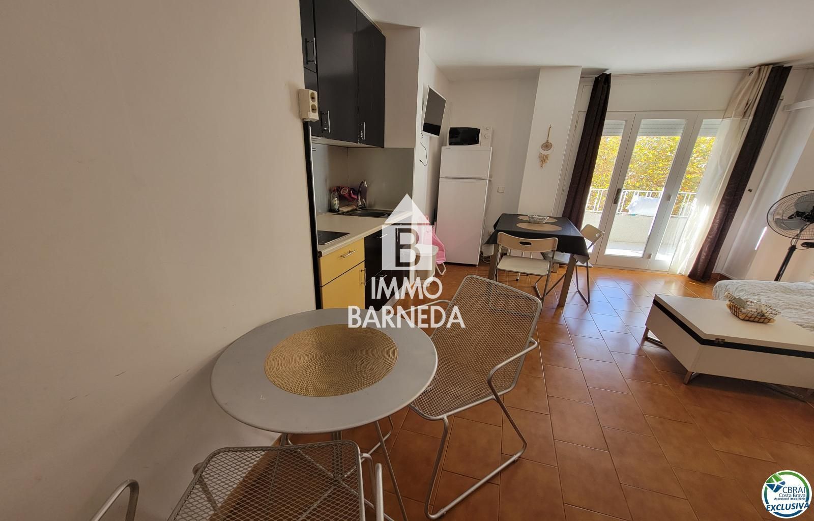 Estudio con balcón cerca del centro de Empuriabrava