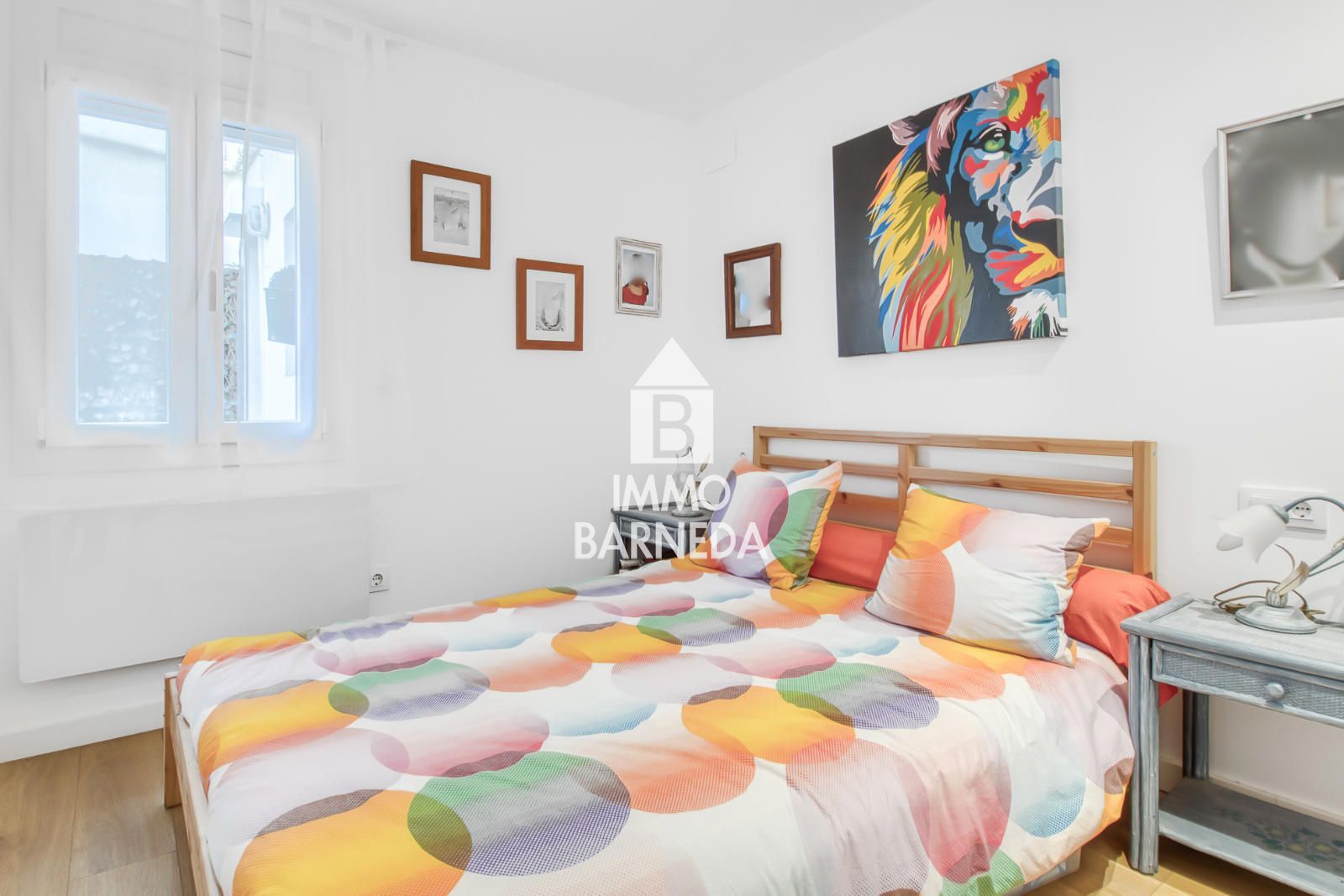 Komplett renovierte Wohnung mit hochwertigen Materialien im Herzen von Roses, nur 150 Meter vom Meer entfernt.