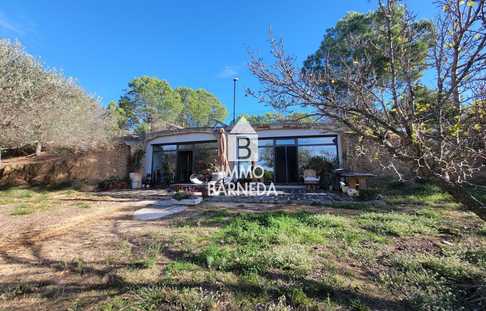 Terrains ruraux avec oliveraie et autonomie énergétique