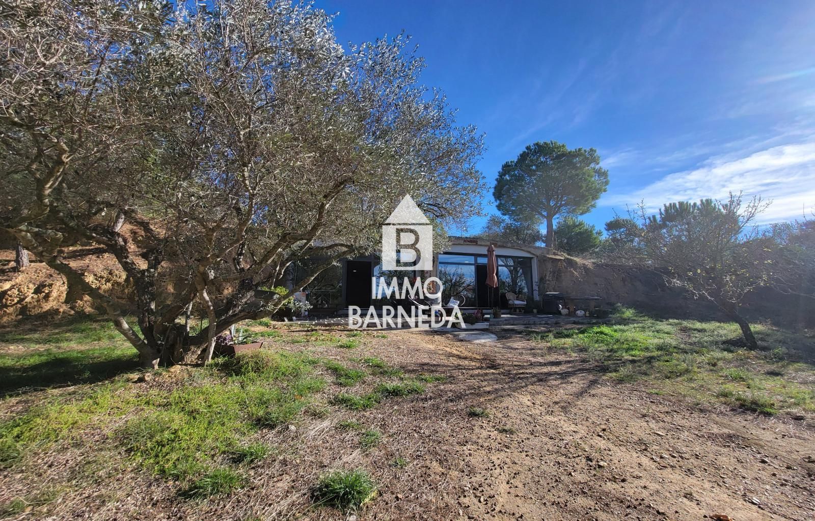 Terrains ruraux avec oliveraie et autonomie énergétique