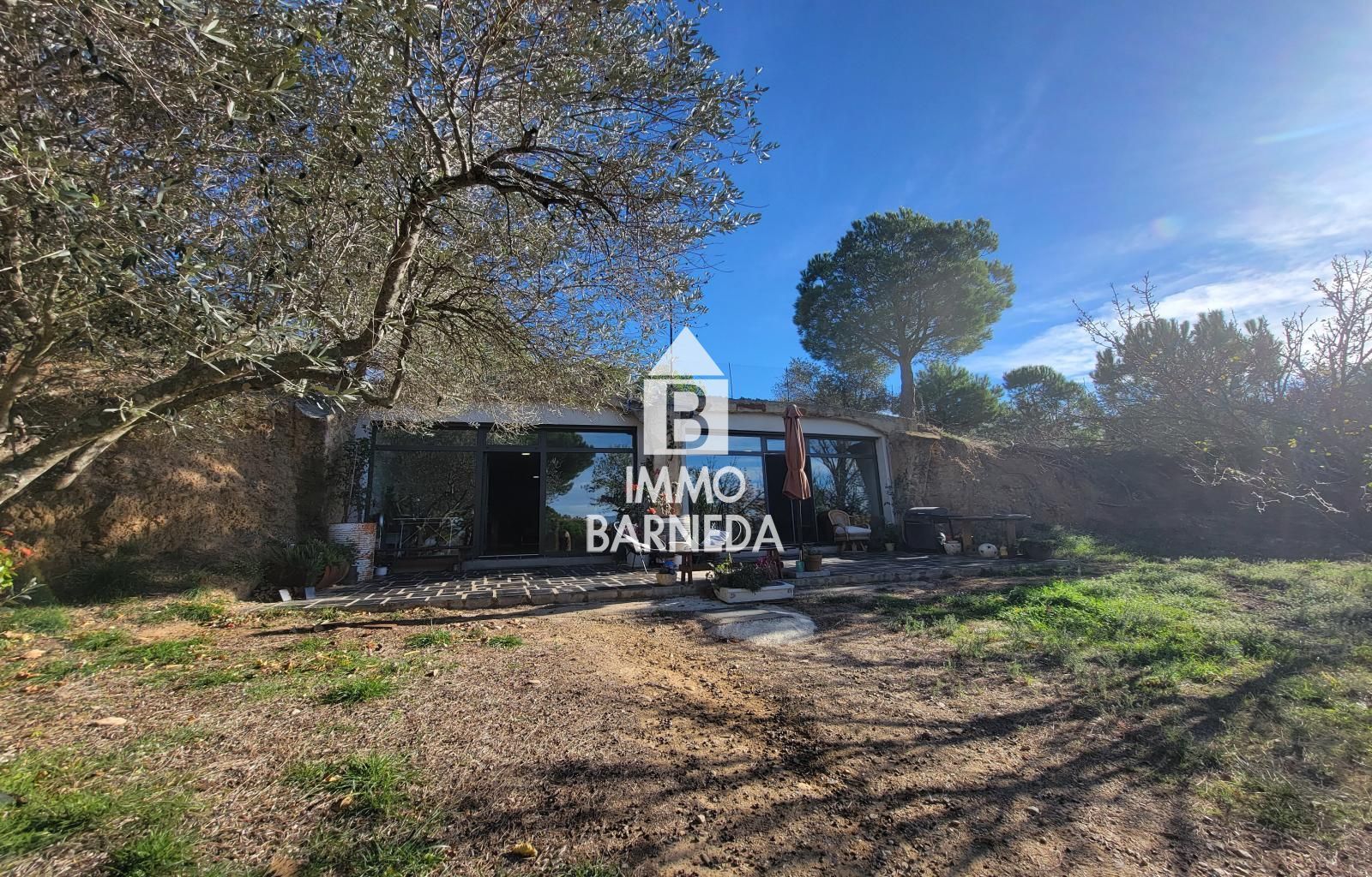 Terrains ruraux avec oliveraie et autonomie énergétique