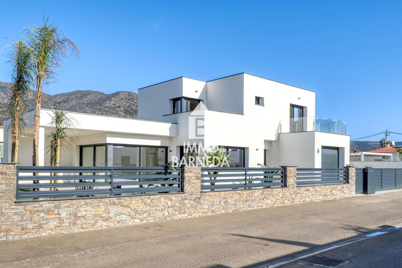 Exclusiva vivienda de obra nueva con piscina y jardín en Mas Buscà, Roses