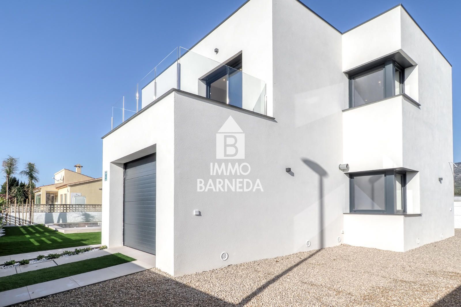 Exclusiva vivienda de obra nueva con piscina y jardín en Mas Buscà, Roses