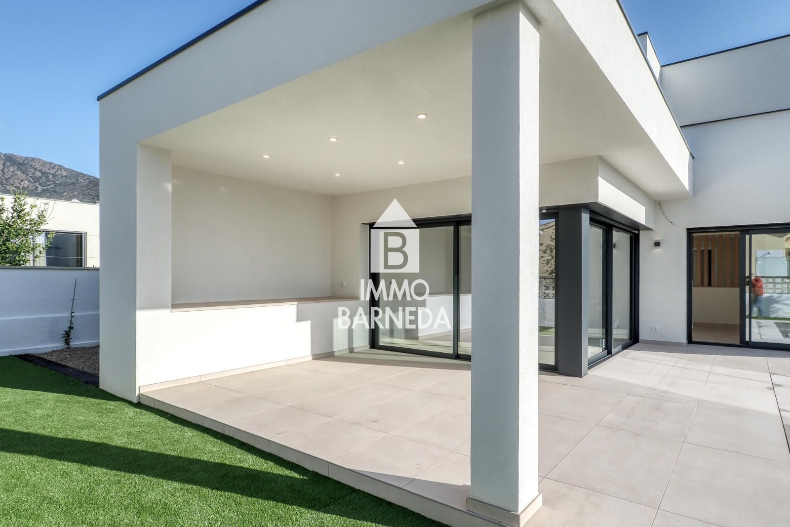 Exclusiva vivienda de obra nueva con piscina y jardín en Mas Buscà, Roses