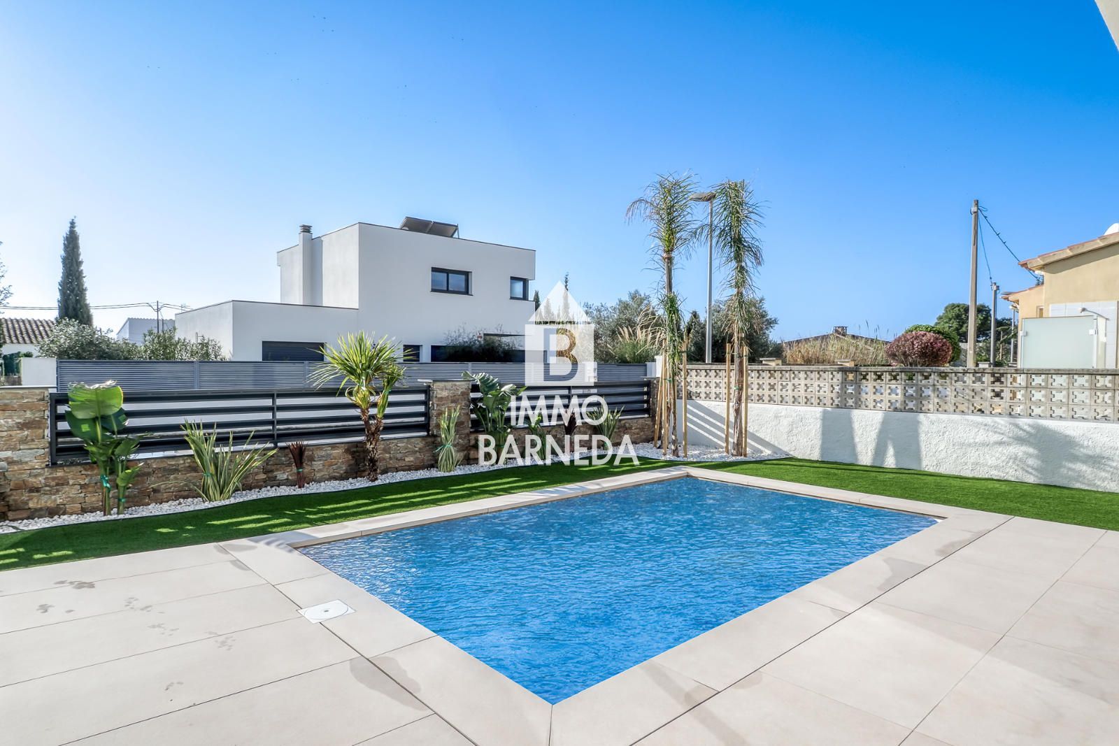 Exclusiva vivienda de obra nueva con piscina y jardín en Mas Buscà, Roses