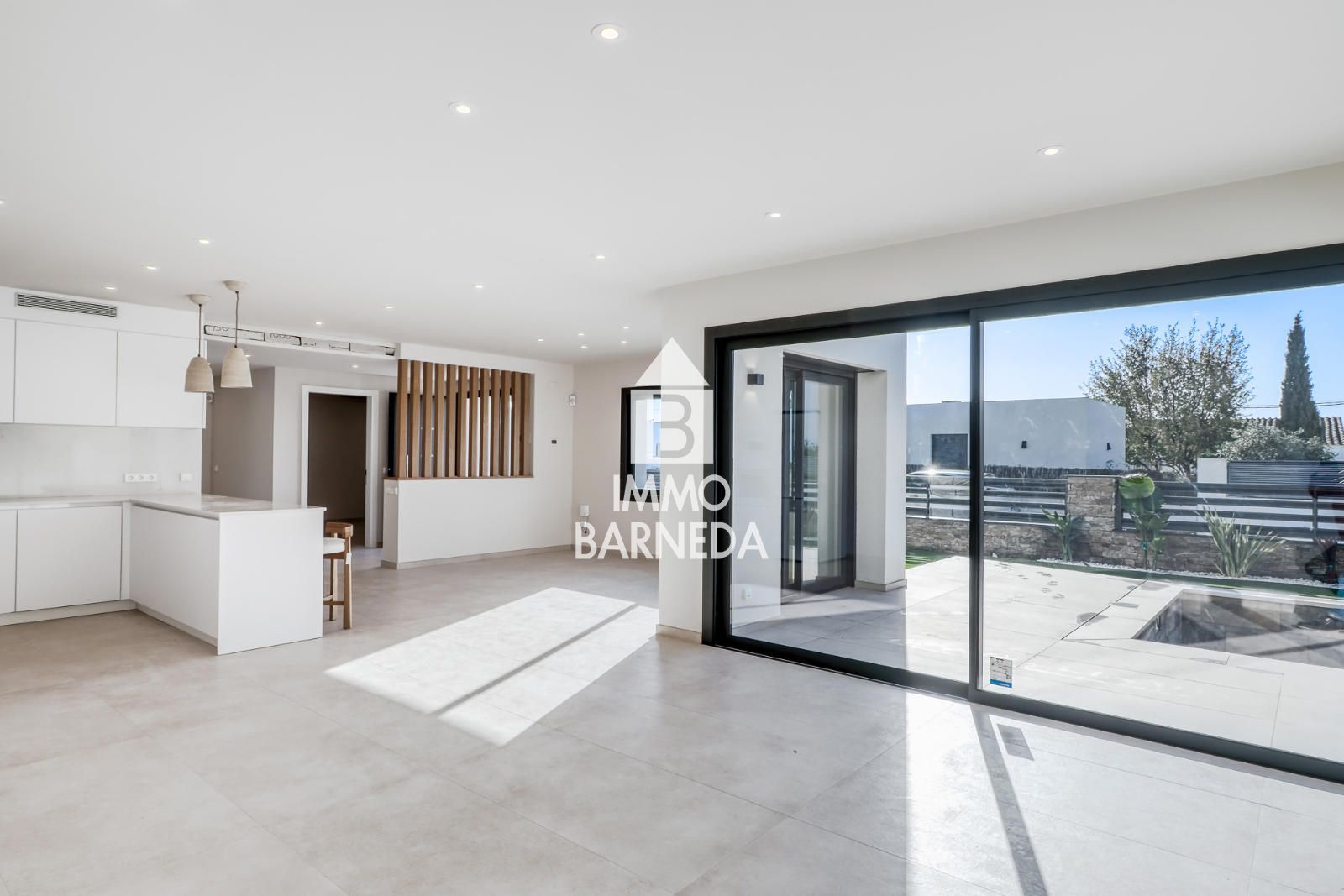 Exclusiva vivienda de obra nueva con piscina y jardín en Mas Buscà, Roses