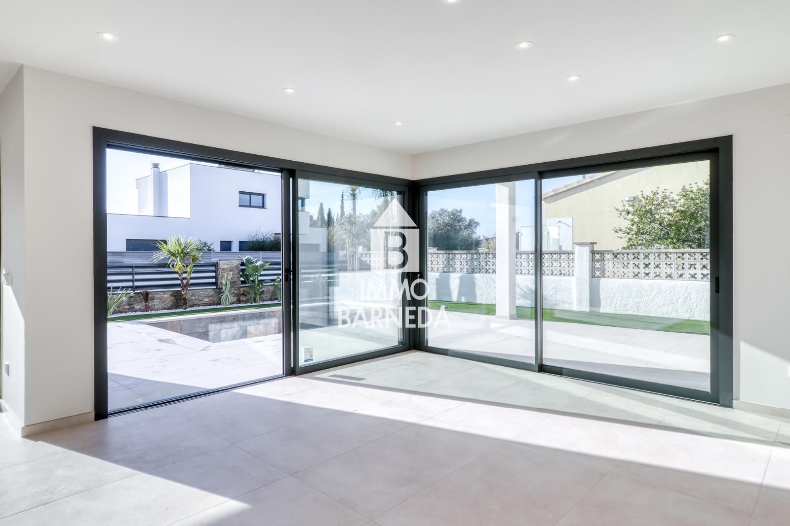 Exclusiva vivienda de obra nueva con piscina y jardín en Mas Buscà, Roses