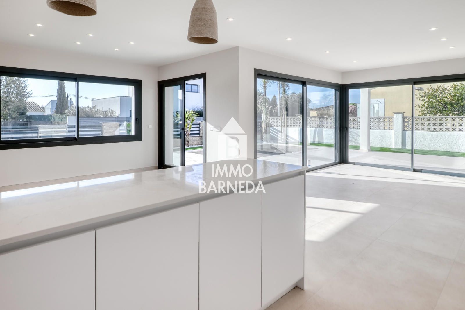 Exclusiva vivienda de obra nueva con piscina y jardín en Mas Buscà, Roses