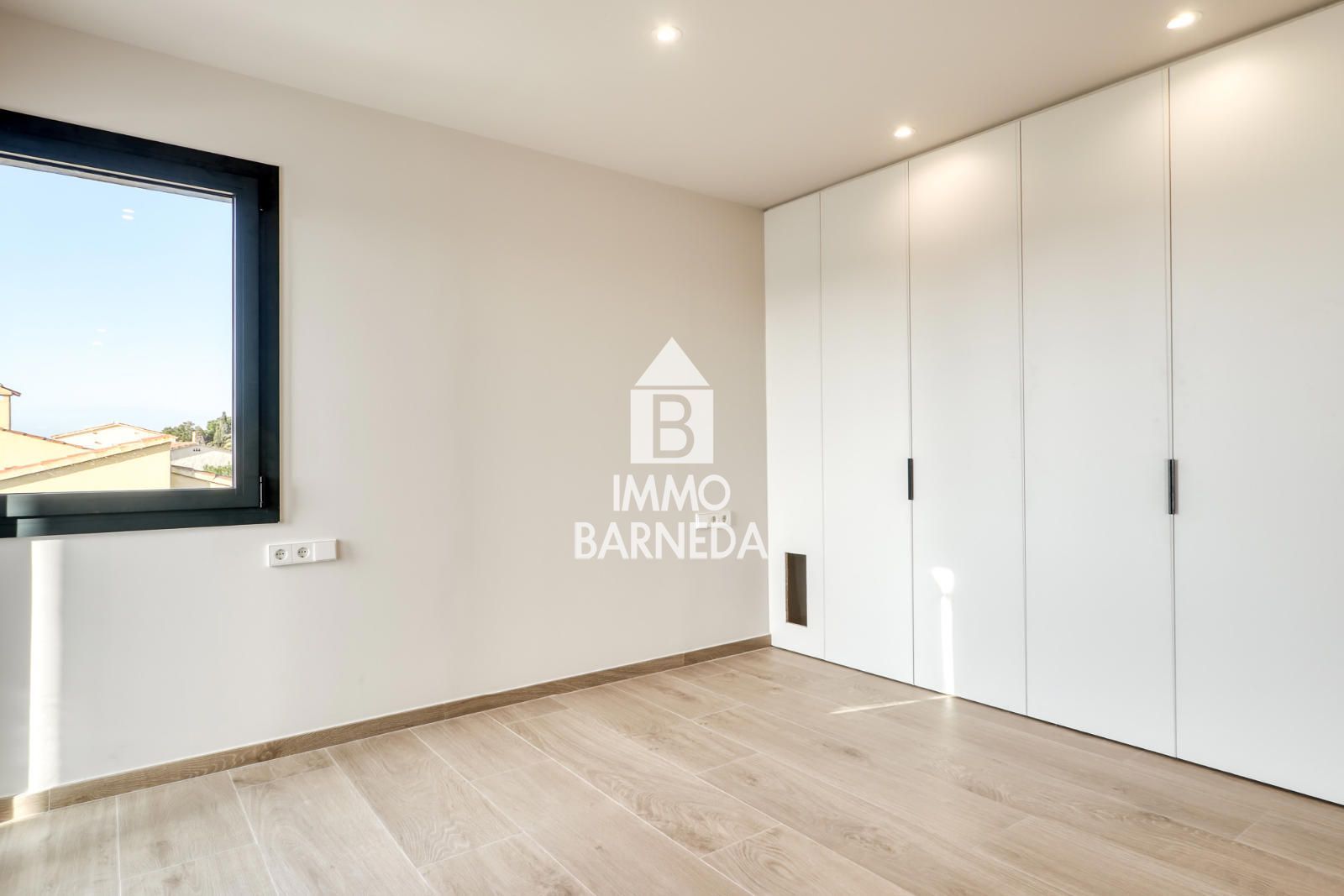 Exclusiva vivienda de obra nueva con piscina y jardín en Mas Buscà, Roses