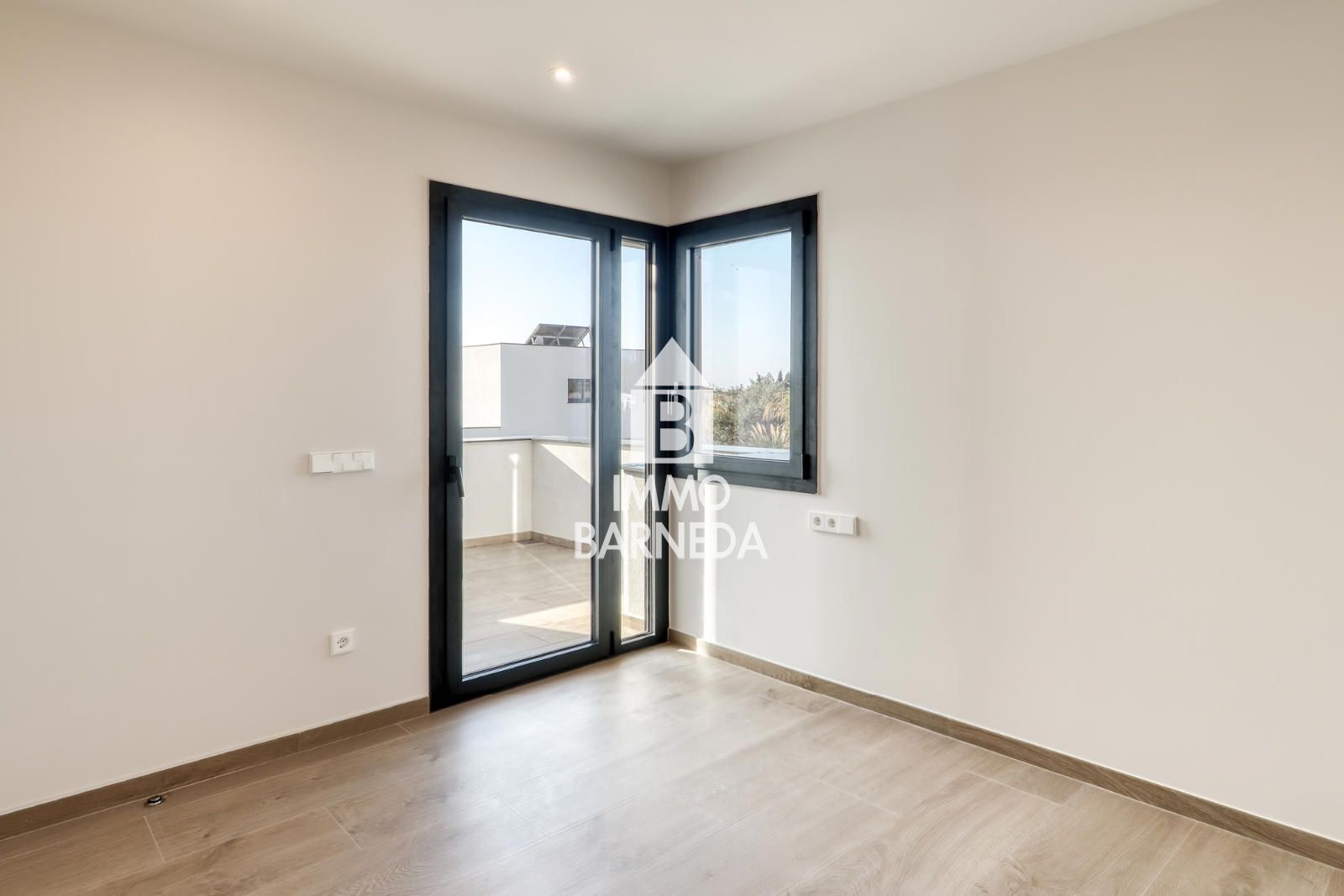 Exclusiva vivienda de obra nueva con piscina y jardín en Mas Buscà, Roses