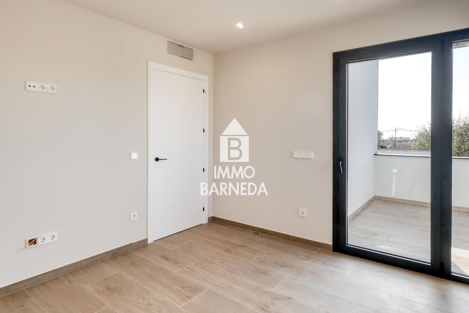 Exclusiva vivienda de obra nueva con piscina y jardín en Mas Buscà, Roses