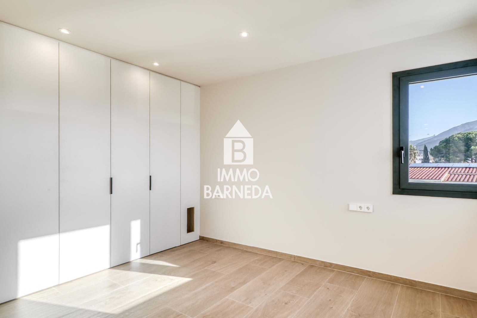 Exclusiva vivienda de obra nueva con piscina y jardín en Mas Buscà, Roses