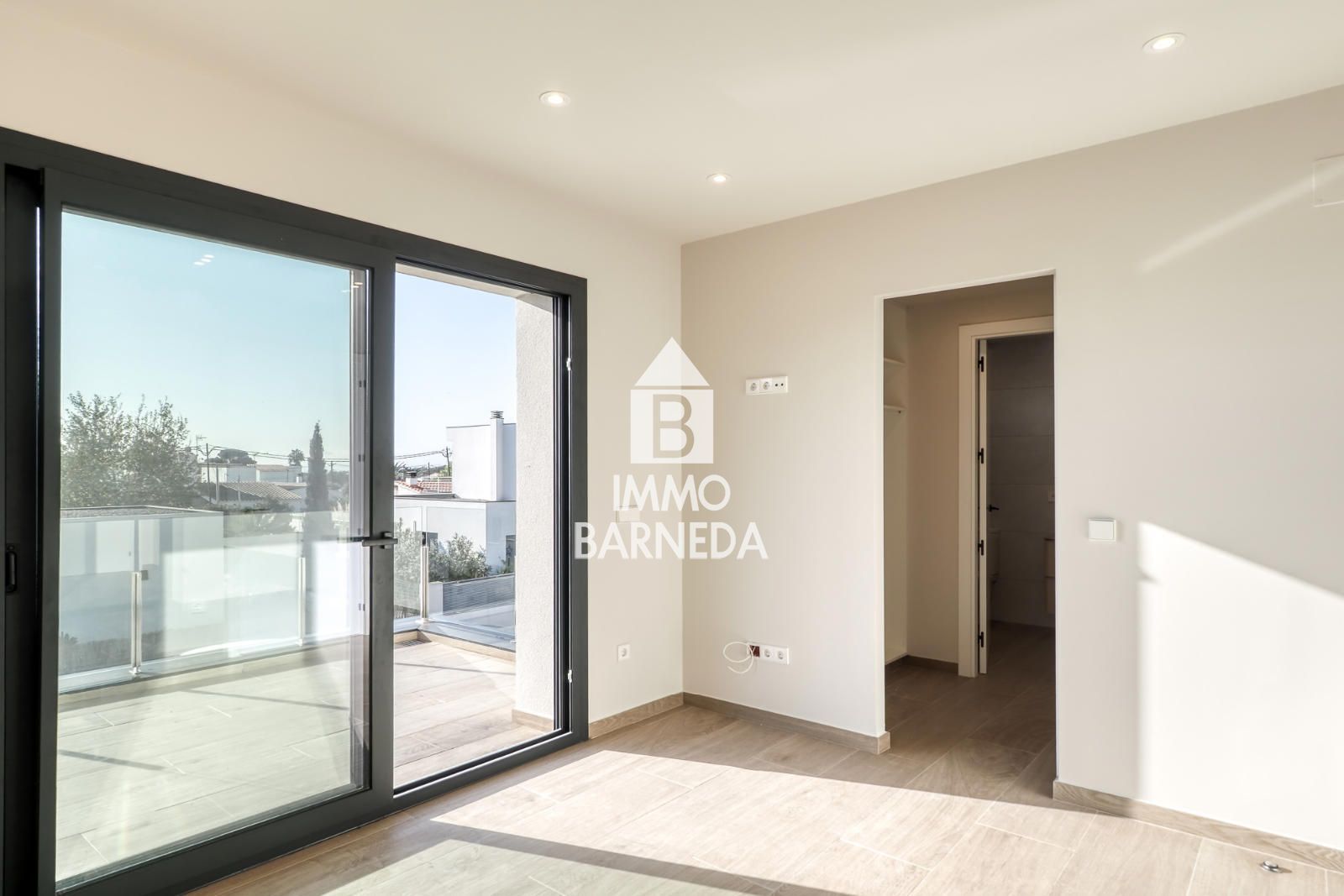 Exclusiva vivienda de obra nueva con piscina y jardín en Mas Buscà, Roses