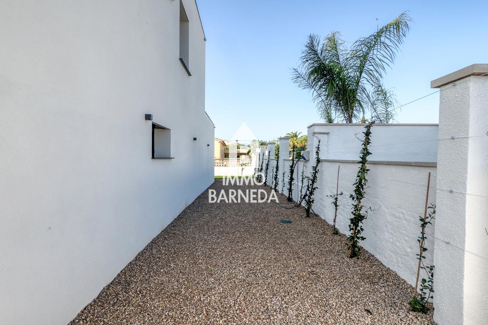 Exclusiva vivienda de obra nueva con piscina y jardín en Mas Buscà, Roses