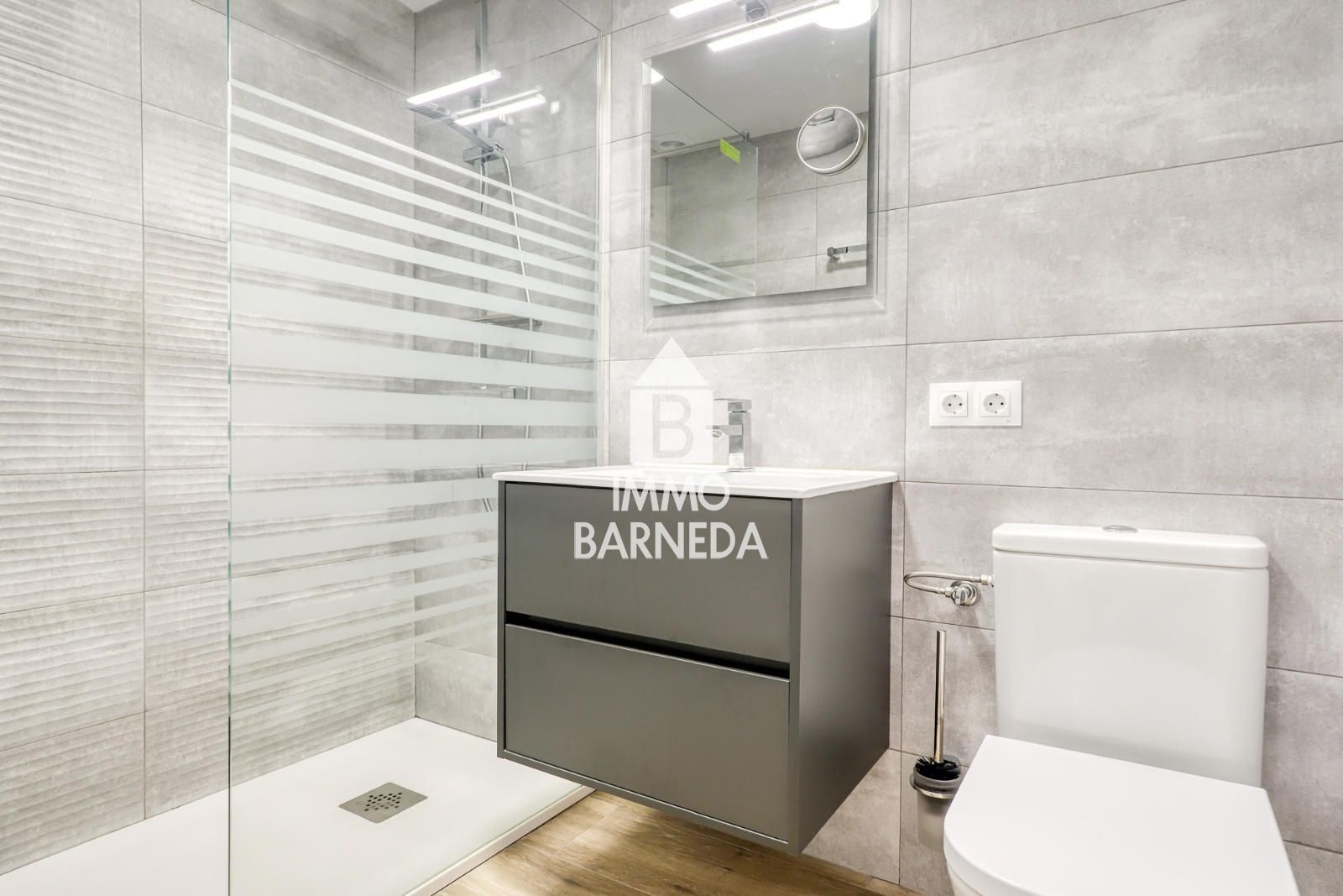 Estudio reformado con vistas al mar y plaza de aparcamiento en Roses