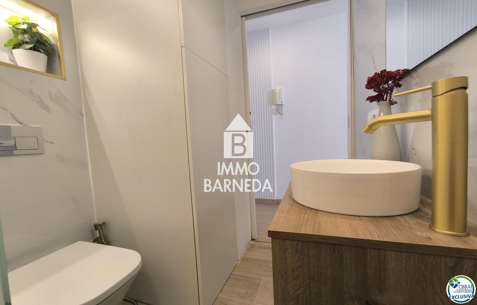 Appartement en première ligne de mer, rénové, avec terrasse et vue sur la mer