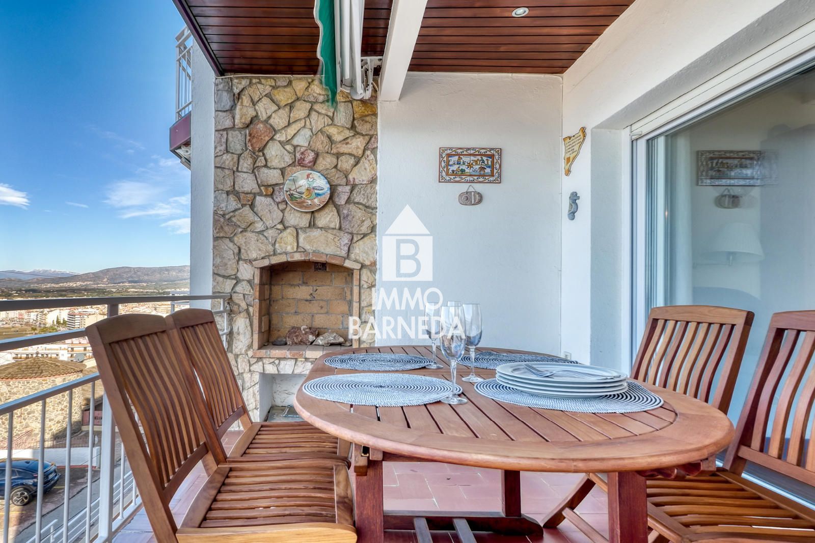 Exclusive property with panoramic views of the sea and the port of Roses