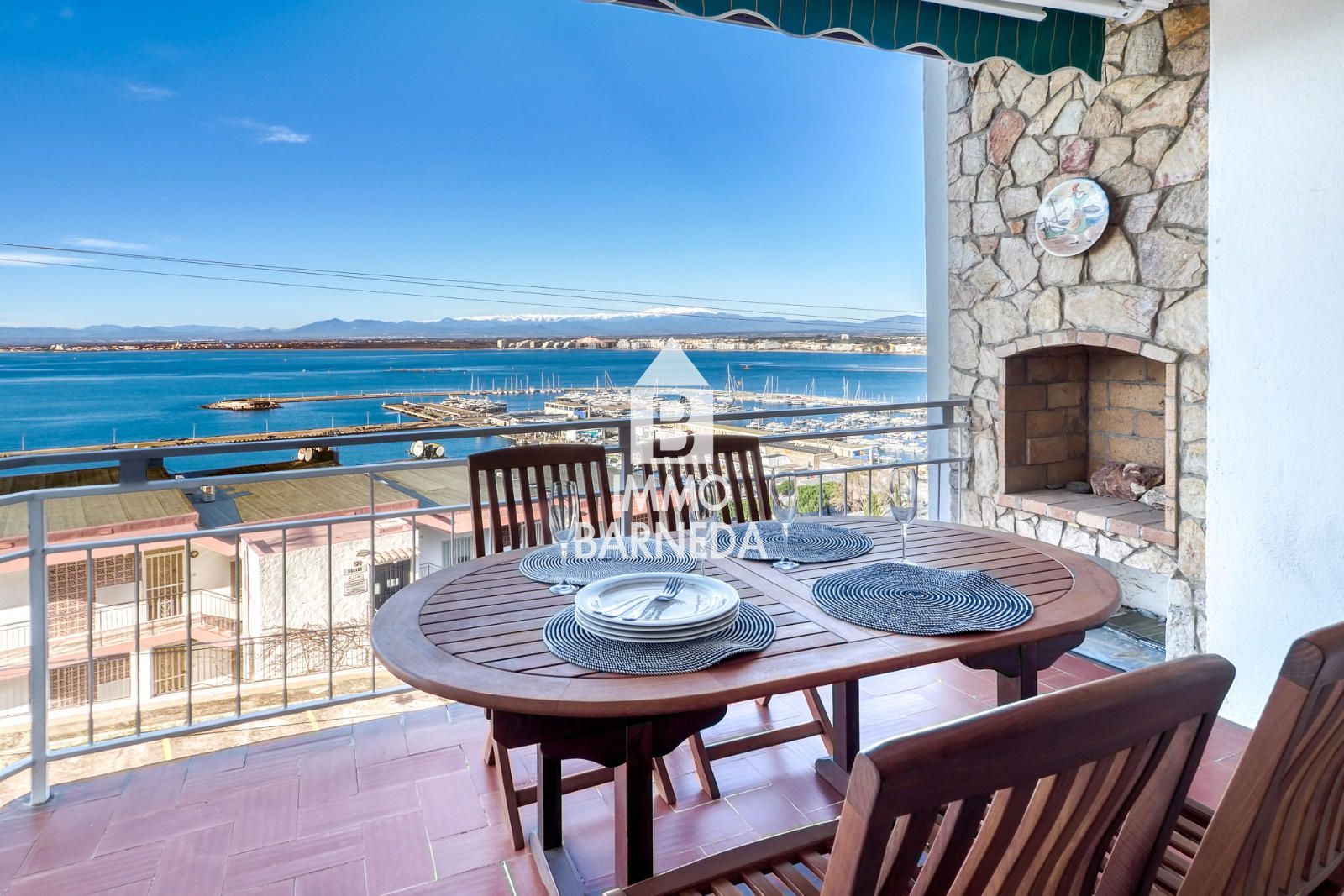 Exclusive property with panoramic views of the sea and the port of Roses