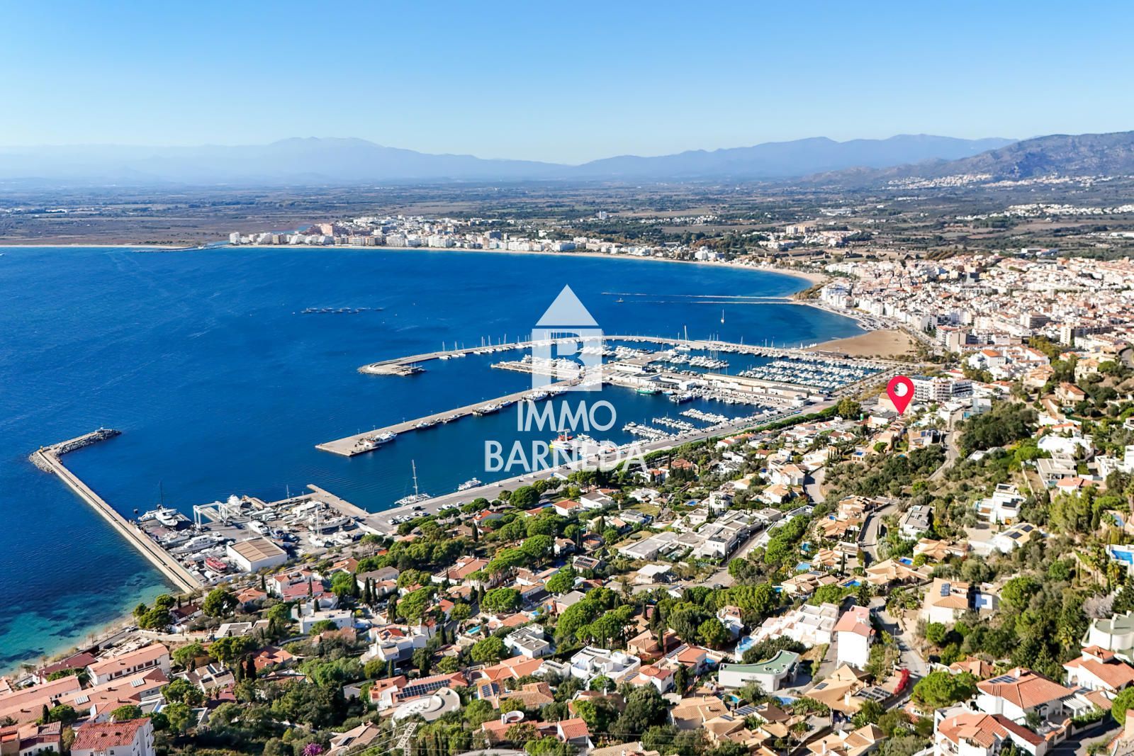 Exclusive property with panoramic views of the sea and the port of Roses