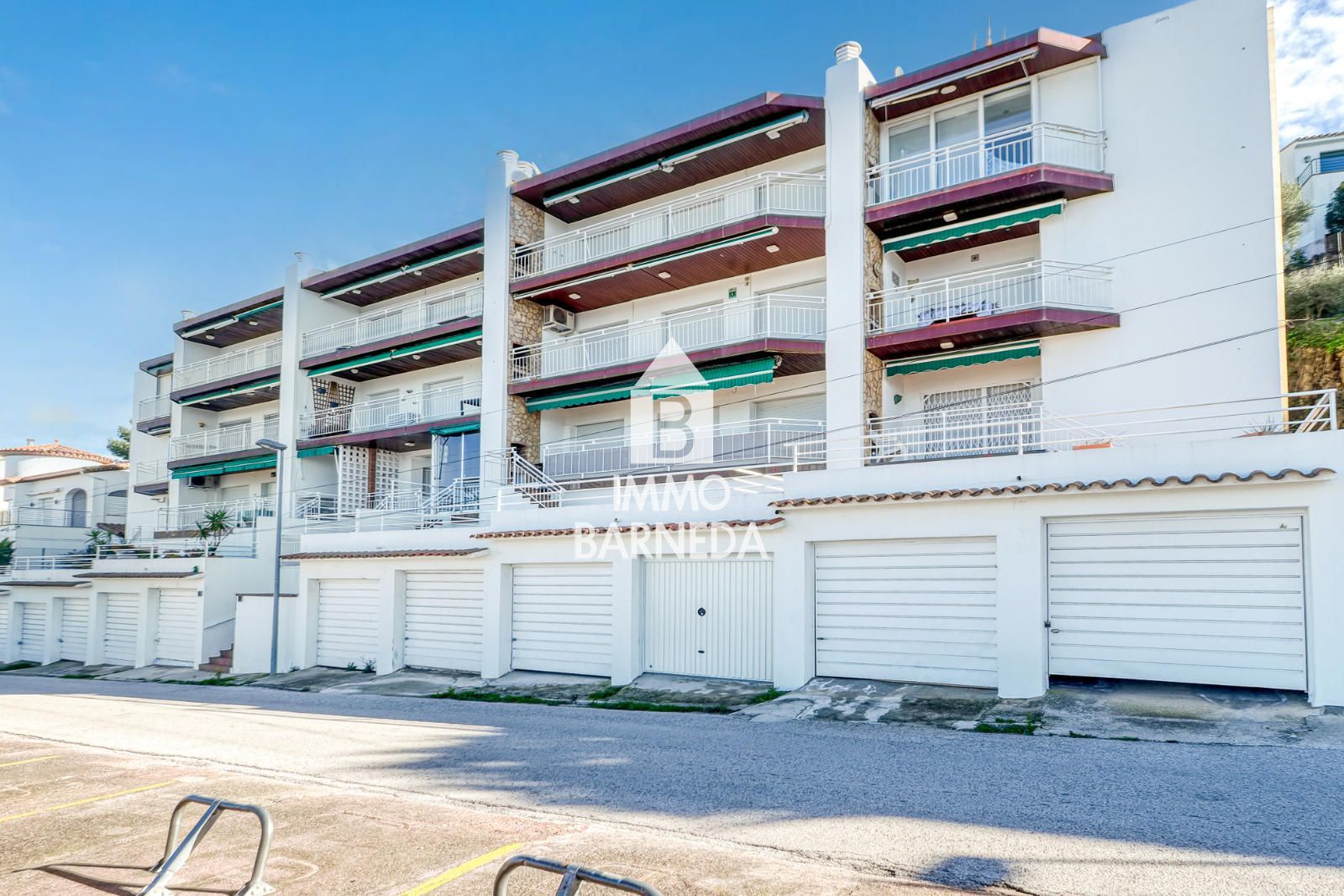 Exclusive property with panoramic views of the sea and the port of Roses