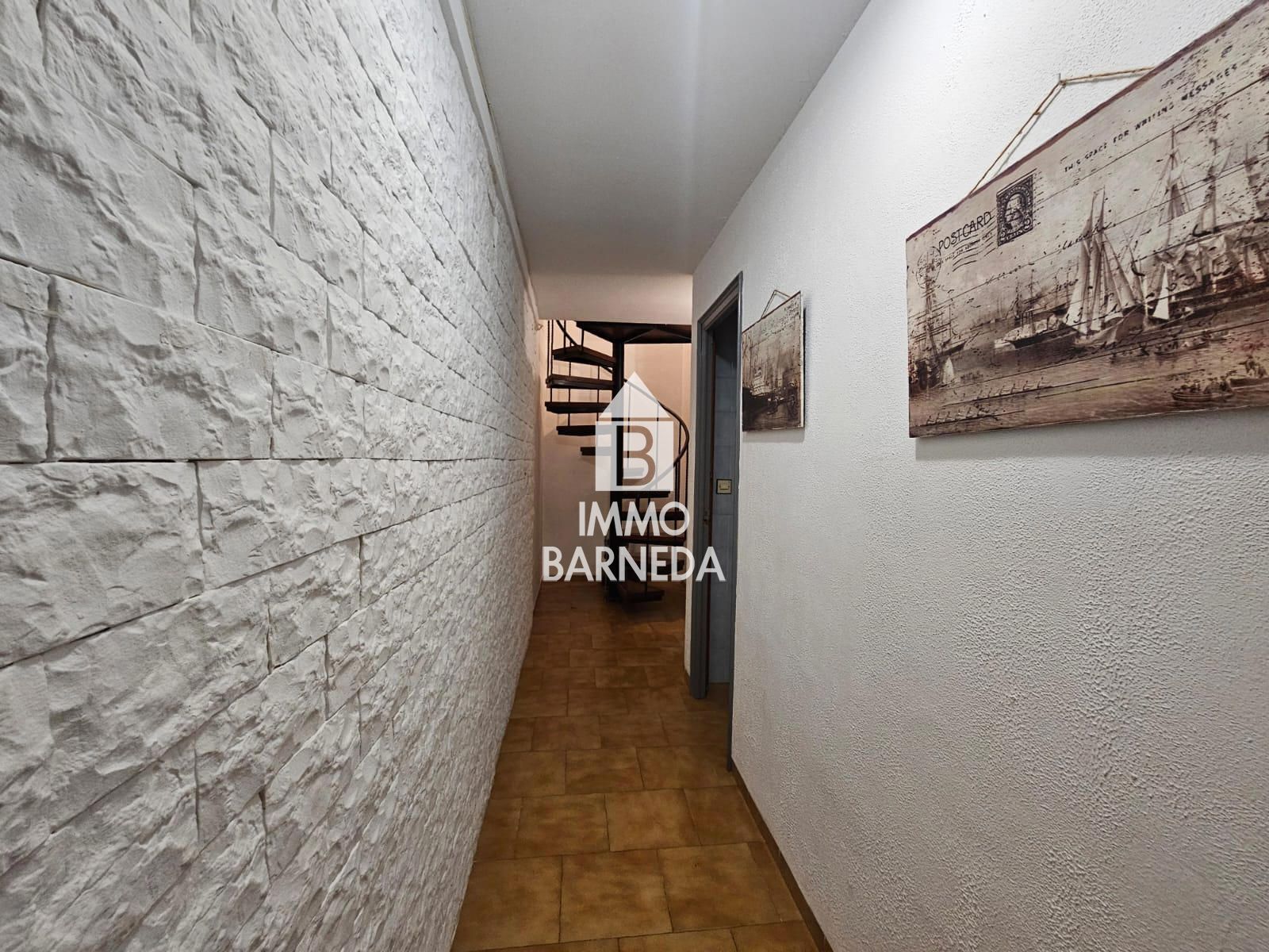 Ground floor apartment with patios in a quiet area of Roses town centre, 100 m from the beach