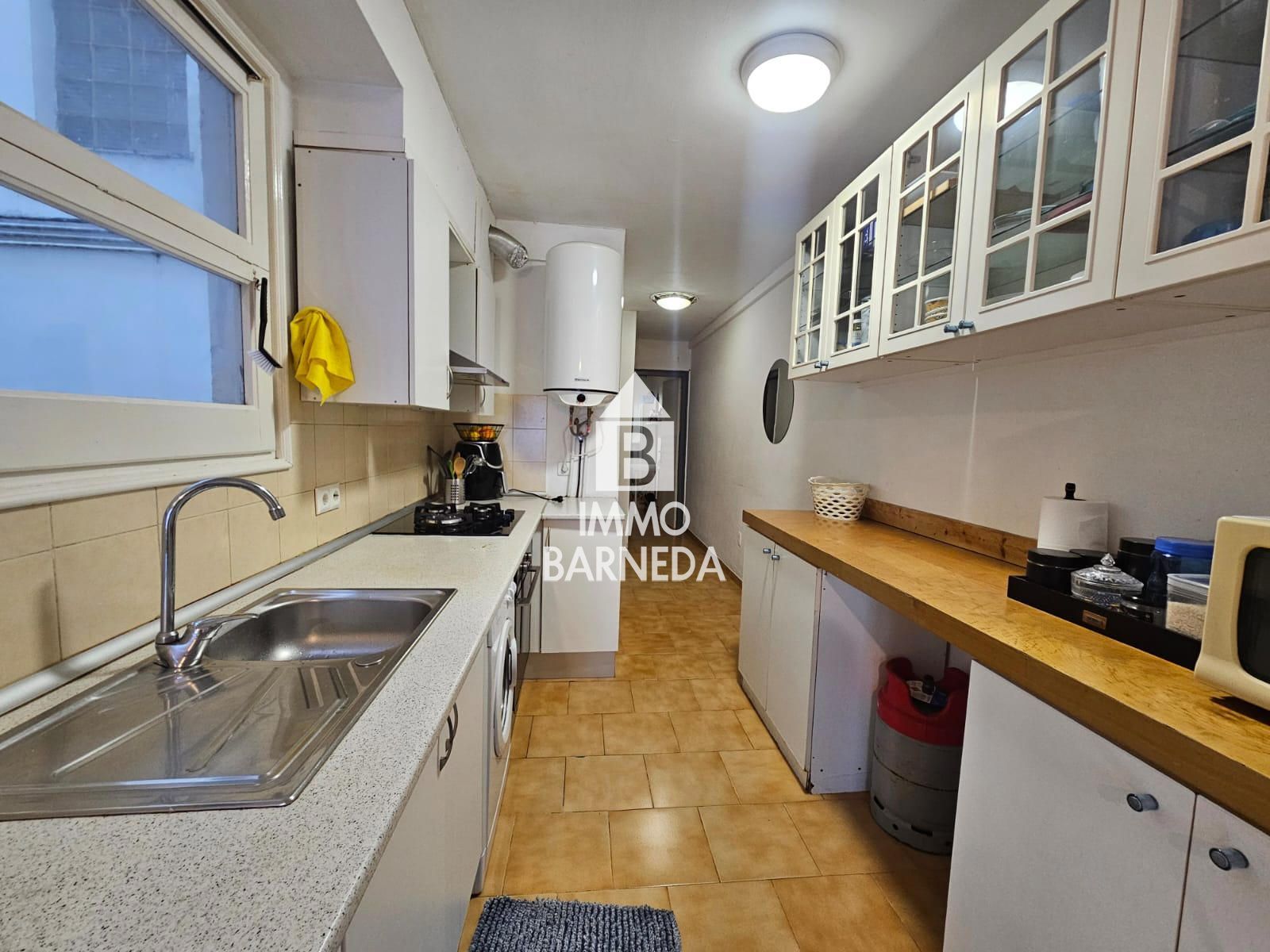 Ground floor apartment with patios in a quiet area of Roses town centre, 100 m from the beach