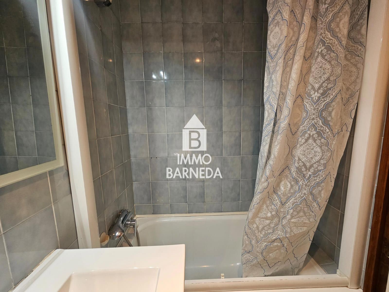 Ground floor apartment with patios in a quiet area of Roses town centre, 100 m from the beach