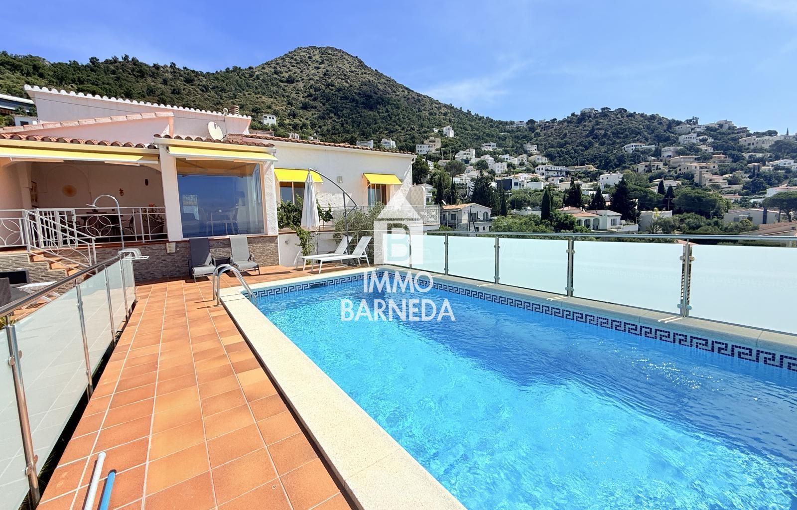 VILLA PANORÁMICA CON VISTAS AL MAR, PISCINA PRIVADA Y GRAN JARDÍN EN MAS FUMATS