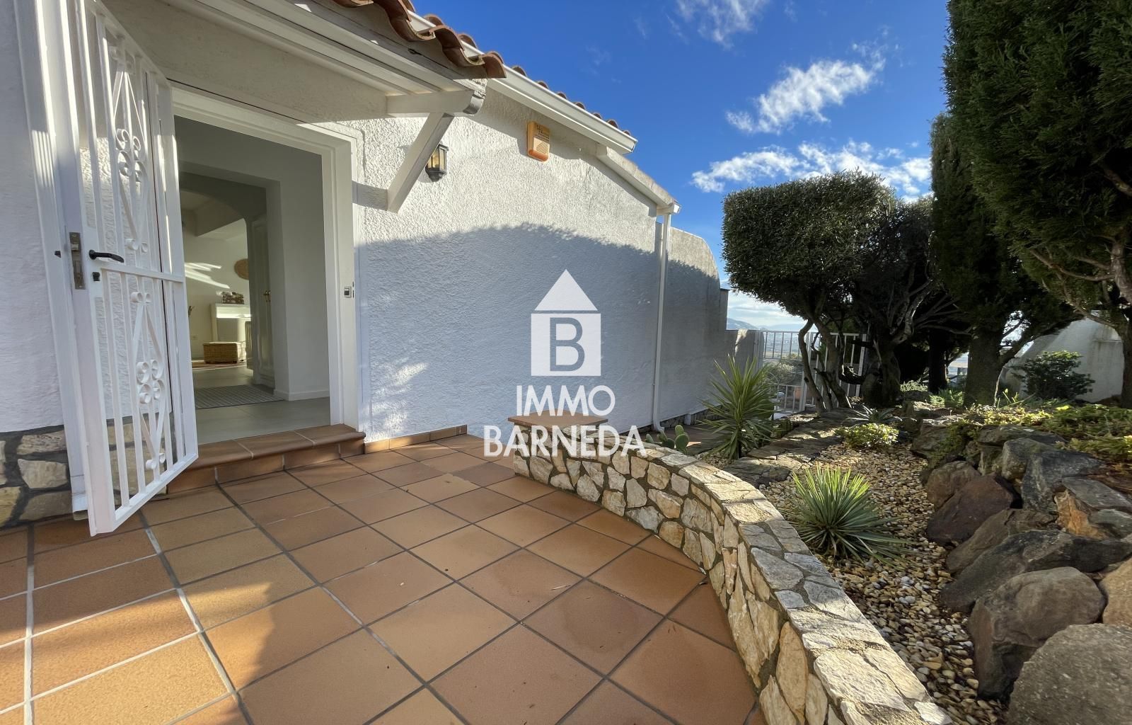 VILLA PANORÁMICA CON VISTAS AL MAR, PISCINA PRIVADA Y GRAN JARDÍN EN MAS FUMATS