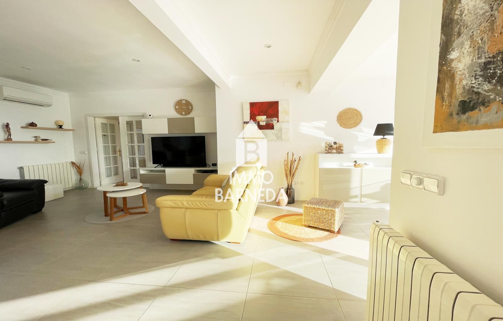 VILLA PANORÁMICA CON VISTAS AL MAR, PISCINA PRIVADA Y GRAN JARDÍN EN MAS FUMATS