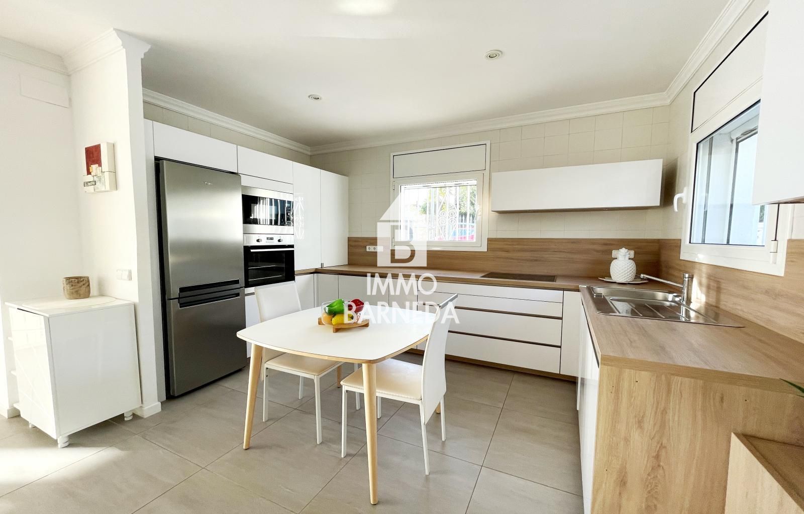 VILLA PANORÁMICA CON VISTAS AL MAR, PISCINA PRIVADA Y GRAN JARDÍN EN MAS FUMATS