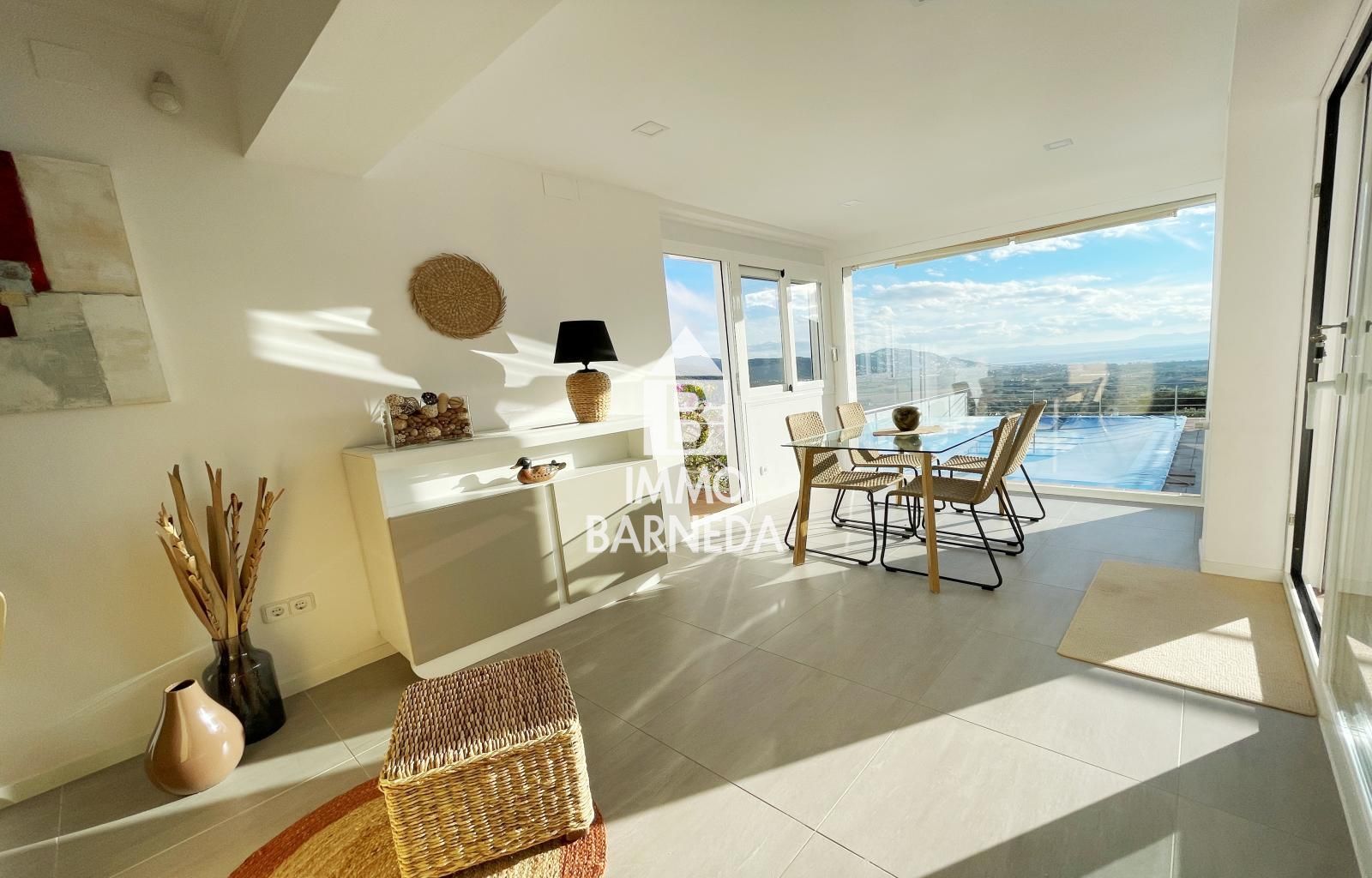 VILLA PANORÁMICA CON VISTAS AL MAR, PISCINA PRIVADA Y GRAN JARDÍN EN MAS FUMATS