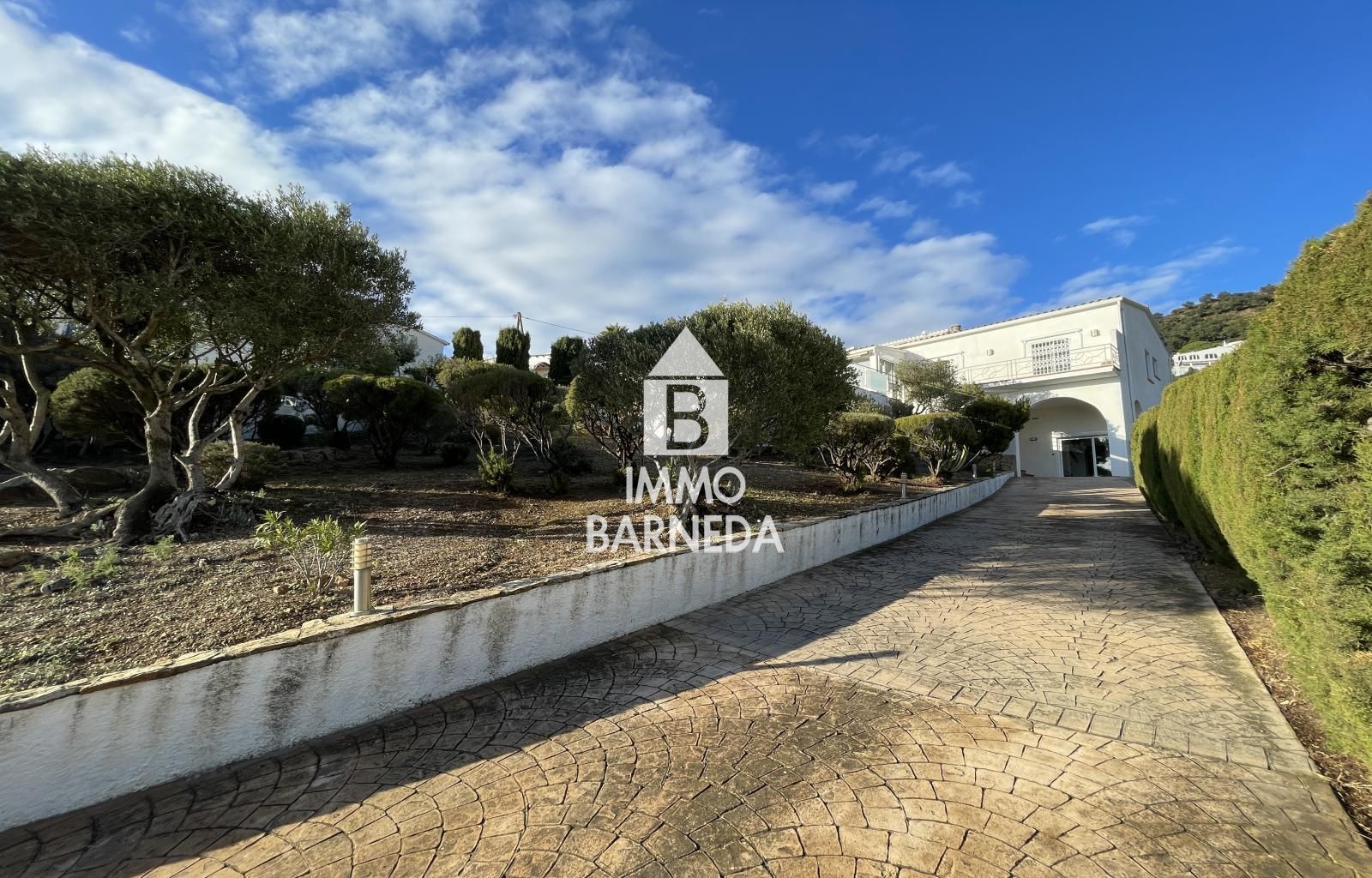 VILLA PANORÁMICA CON VISTAS AL MAR, PISCINA PRIVADA Y GRAN JARDÍN EN MAS FUMATS