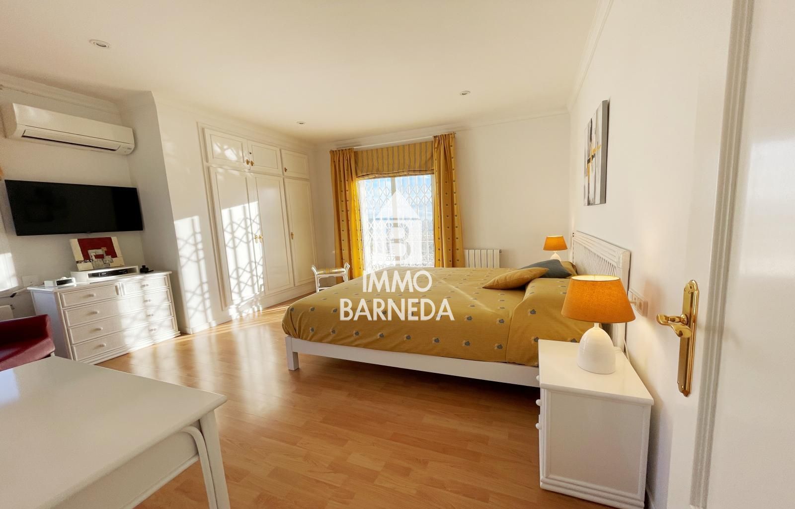 VILLA PANORÁMICA CON VISTAS AL MAR, PISCINA PRIVADA Y GRAN JARDÍN EN MAS FUMATS