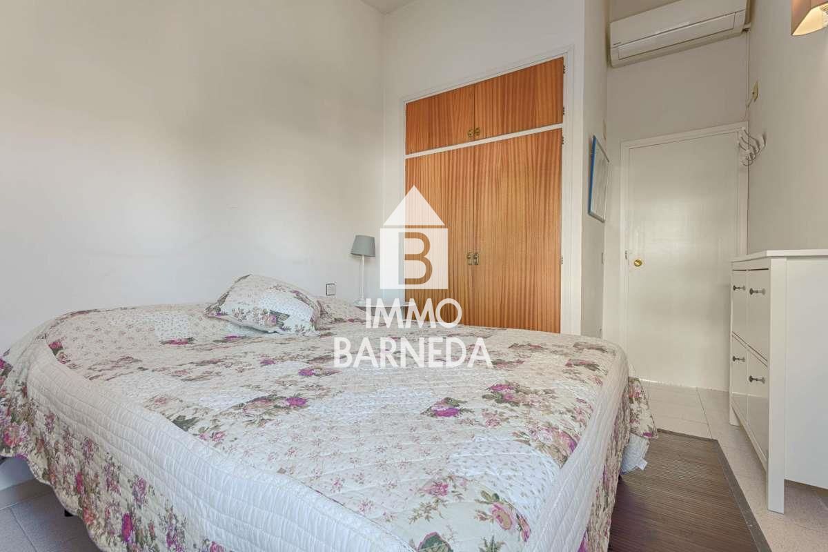 Encantadora casa adossada a residència segura amb jardí i piscina comunitària