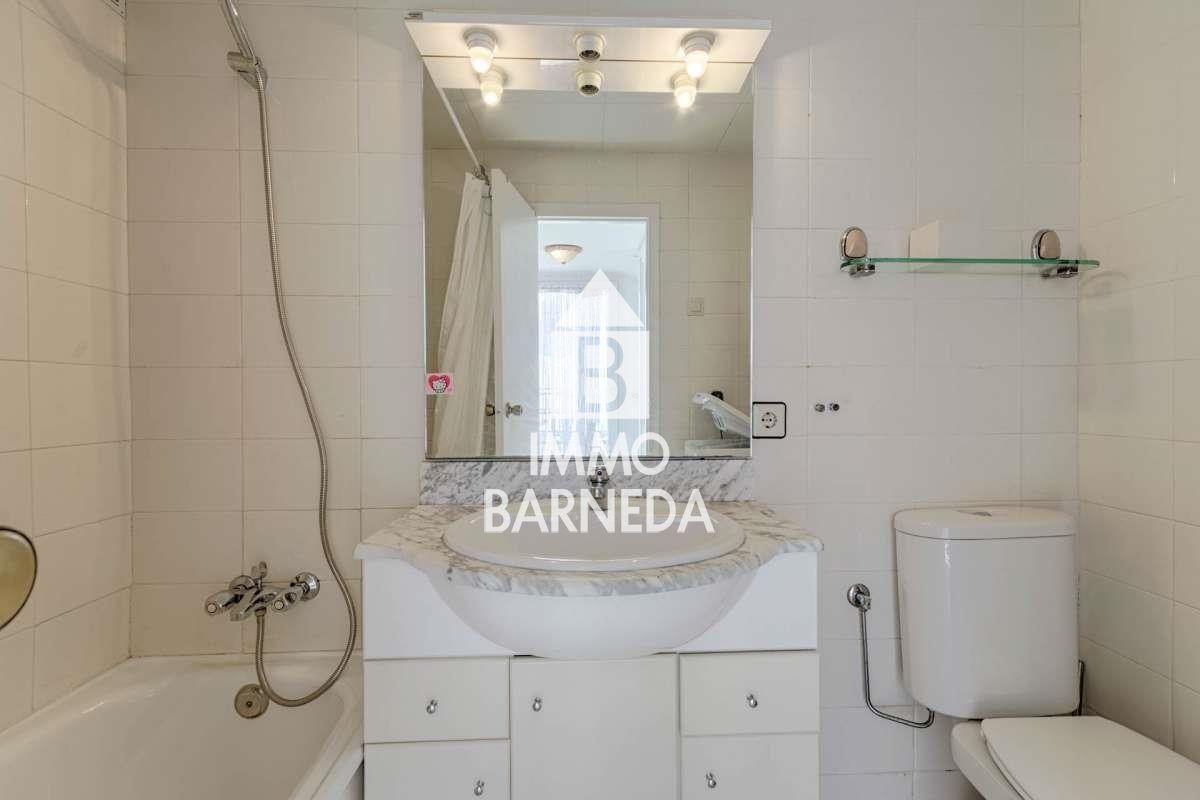 Encantadora casa adossada a residència segura amb jardí i piscina comunitària