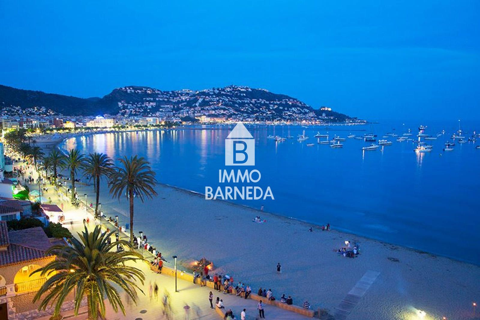 Encantadora casa adossada a residència segura amb jardí i piscina comunitària