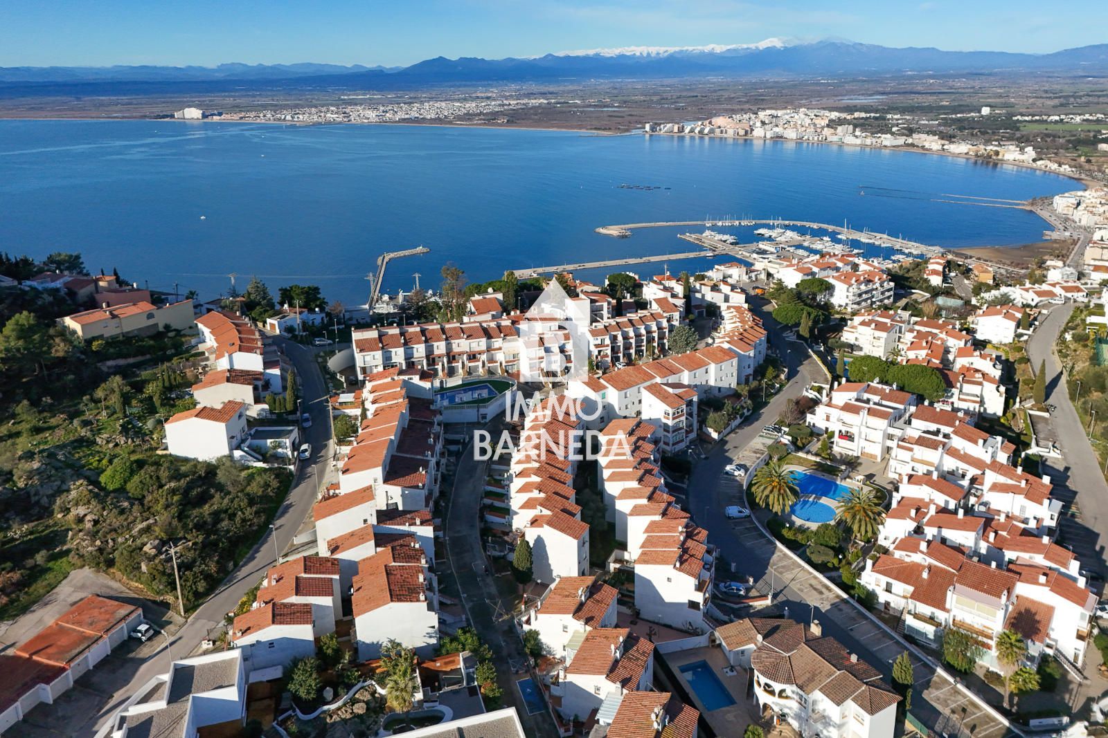 Maison chaleureuse avec terrain à Puig Rom avec piscine communautaire et garage privé
