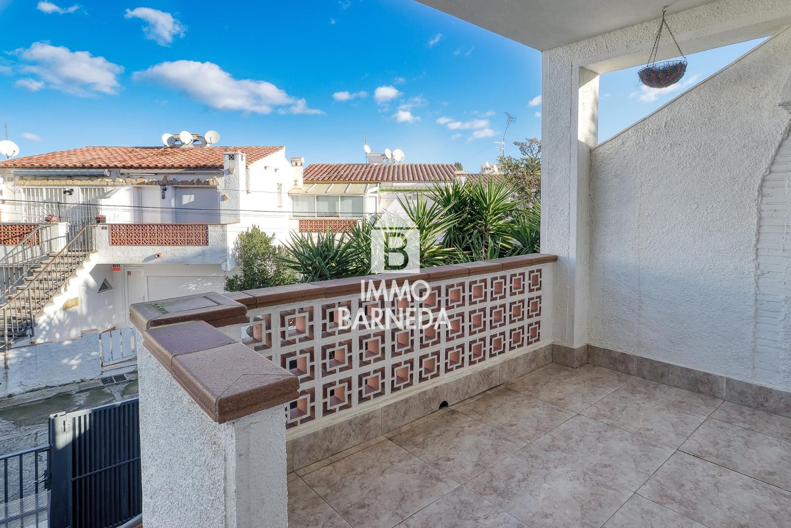 Maison chaleureuse avec terrain à Puig Rom avec piscine communautaire et garage privé