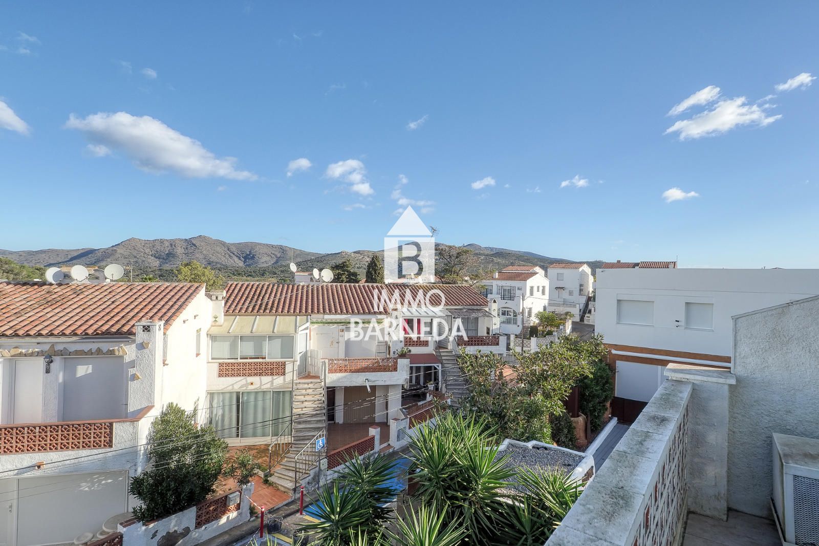 Maison chaleureuse avec terrain à Puig Rom avec piscine communautaire et garage privé